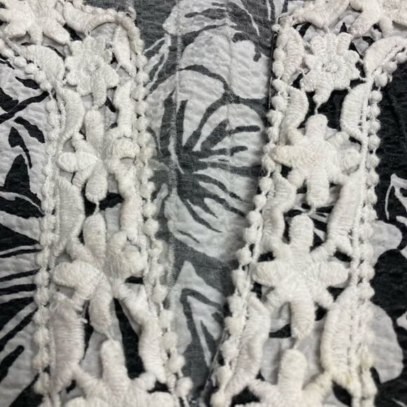 CATHY DANIELS, Women’s top, Size Large, Gray & White Floral, 3/4 length sleeves - Picture 9 of 14